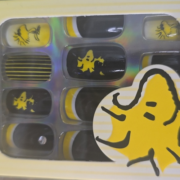 Rude Peanuts Press-On Nail Kit - Black and Yellow, Woodstock, NEW - Picture 2 of 2